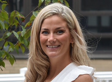 Genevieve Albernaz headshot